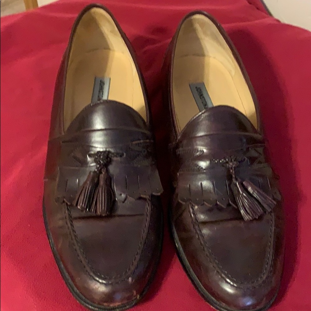 Men’s size 11 Johnston & Murphy cordovan loafer